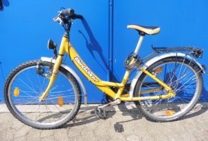 Gelbes Kinderfahrrad