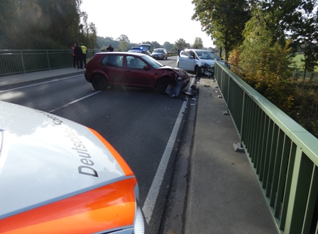 VU K 74 Mit dem Auto ins Brückengeländer
